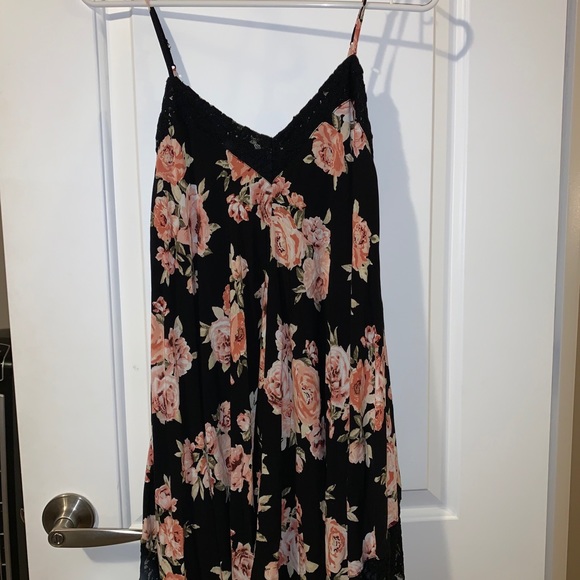 Forever 21 black floral dress - Picture 2 of 2